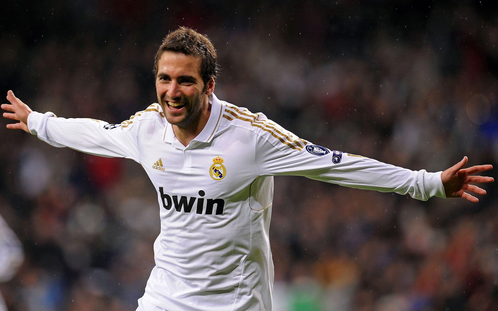 欧冠淘汰赛之夜，东契奇完成里程碑，当欧洲篮球的血液在NBA赛场沸腾