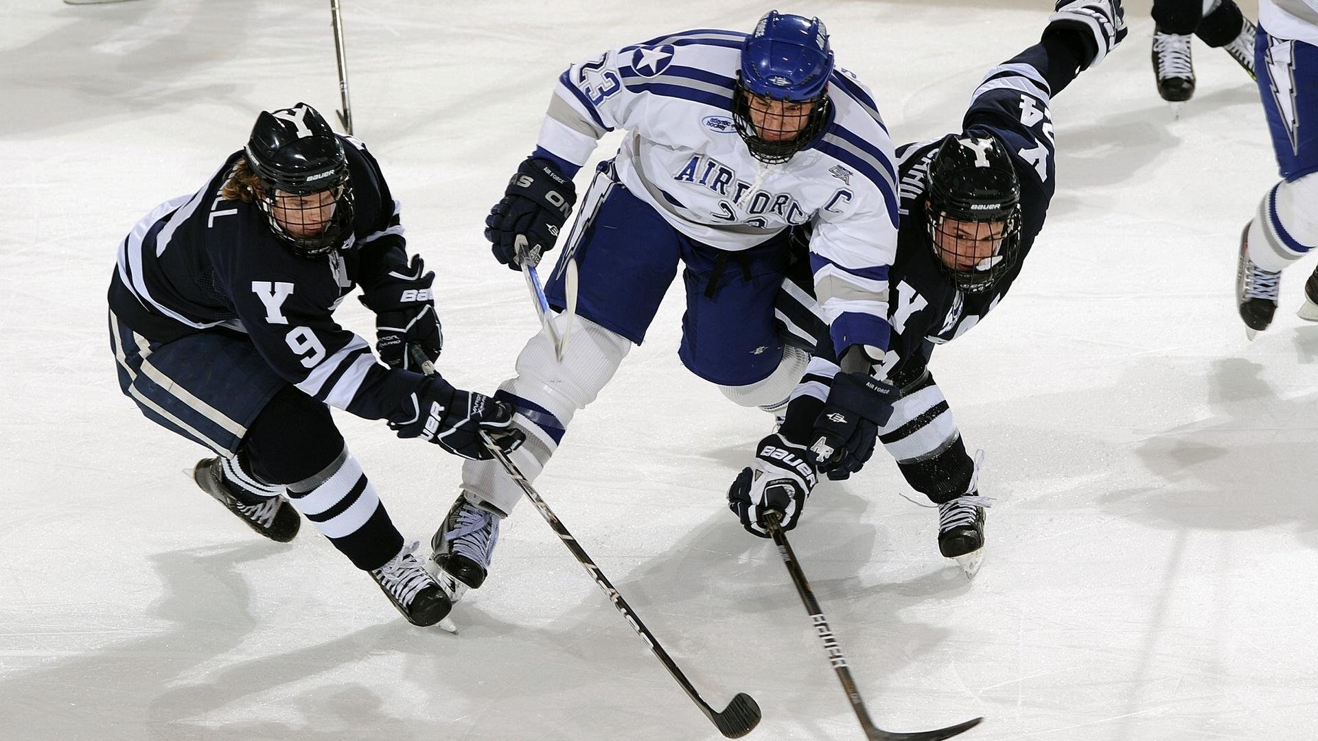 库尔图瓦终场绝杀！加拿大1-0力克新西兰，门神变前锋定乾坤