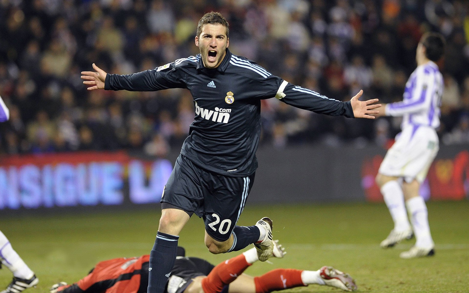 伊布神兵天降定乾坤，韩国巅峰对决险胜卡塔尔